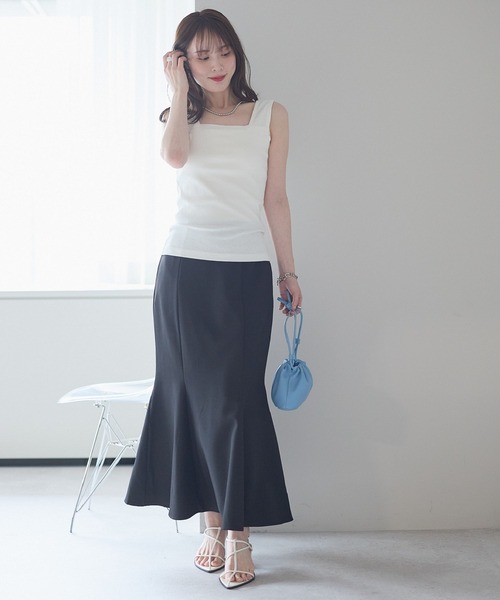 PREFERIR(プレフェリール)の「スクエアネック タンクトップ|ブラ紐隠し インナー 見せない ノースリーブ 着回し ベーシック カットソー(タンクトップ・レディース・ホワイト/チャコールグレー/ブラック・MEDIUM/LARGE)」の16枚目の写真