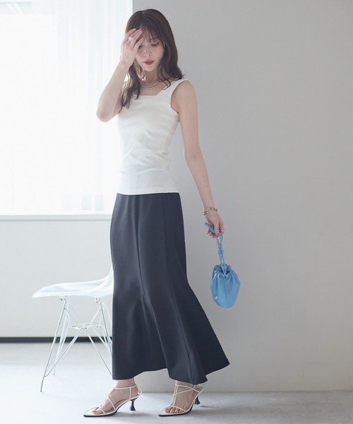 PREFERIR(プレフェリール)の「スクエアネック タンクトップ|ブラ紐隠し インナー 見せない ノースリーブ 着回し ベーシック カットソー(タンクトップ・レディース・ホワイト/チャコールグレー/ブラック・MEDIUM/LARGE)」の15枚目の写真