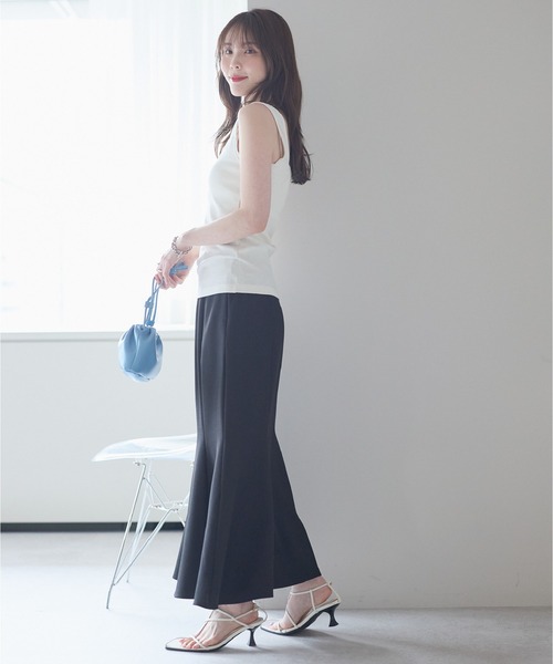 PREFERIR(プレフェリール)の「スクエアネック タンクトップ|ブラ紐隠し インナー 見せない ノースリーブ 着回し ベーシック カットソー(タンクトップ・レディース・ホワイト/チャコールグレー/ブラック・MEDIUM/LARGE)」の14枚目の写真