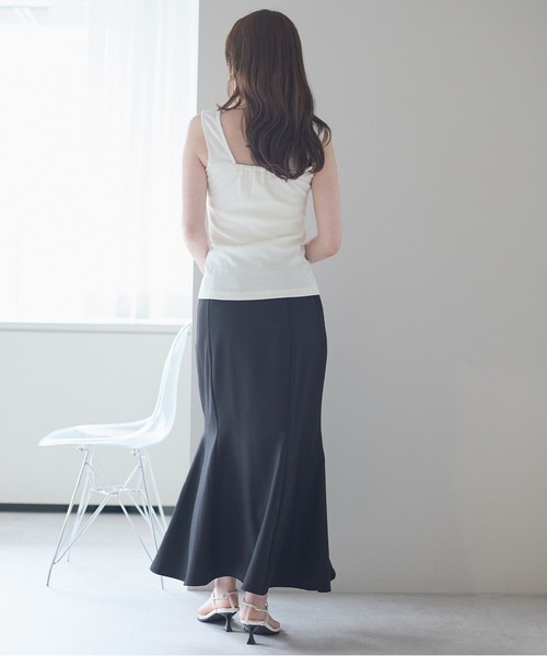 PREFERIR(プレフェリール)の「スクエアネック タンクトップ|ブラ紐隠し インナー 見せない ノースリーブ 着回し ベーシック カットソー(タンクトップ・レディース・ホワイト/チャコールグレー/ブラック・MEDIUM/LARGE)」の13枚目の写真