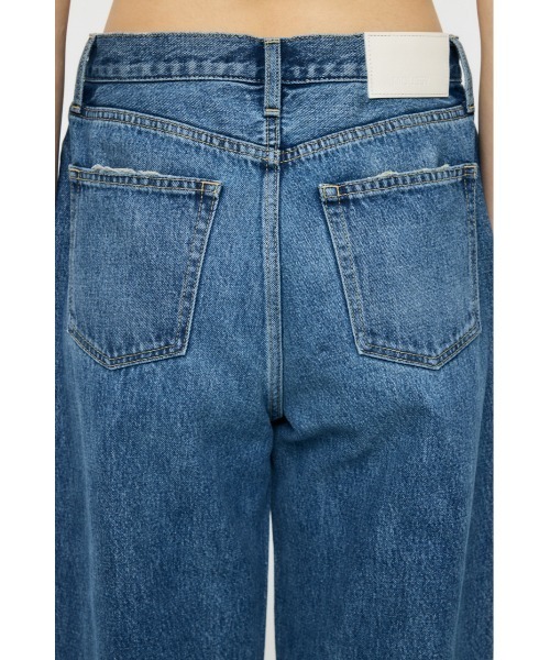 MOUSSY(マウジー)の「LOW SLUNG STRAIGHT(デニムパンツ・レディース・ライトブルー/ブルー・0/1/2)」の11枚目の写真