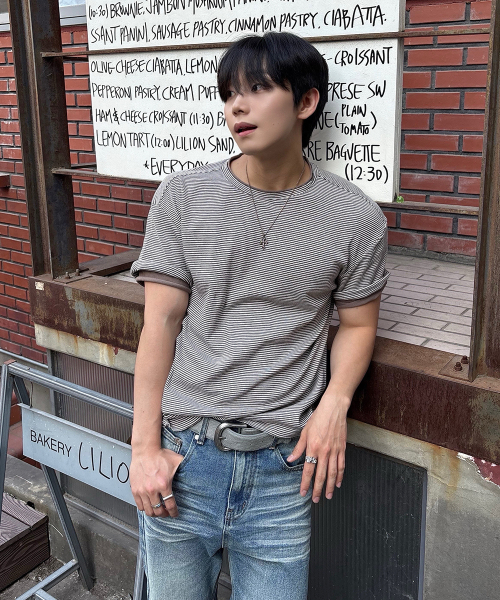 MAISON MINED(メゾンミネド)の「STRIPE LAYERED HALF T BROWN(Tシャツ/カットソー・メンズ・その他・SMALL/MEDIUM/LARGE)」の1枚目の写真
