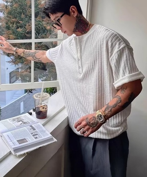 Ritzy(リッツィー)の「リブ素材 ヘンリーネックリブ半袖 T シャツ(Tシャツ/カットソー・メンズ・ブラック/ホワイト・L/M/XL)」の6枚目の写真