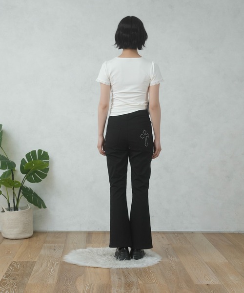 FCMM(エフシーエムエム)の「STUD FLARE PANTS/スタッズフレアパンツ(その他パンツ・レディース・グレー/ブラック・SMALL/MEDIUM)」の9枚目の写真