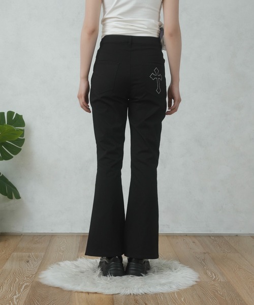 FCMM(エフシーエムエム)の「STUD FLARE PANTS/スタッズフレアパンツ(その他パンツ・レディース・グレー/ブラック・SMALL/MEDIUM)」の4枚目の写真