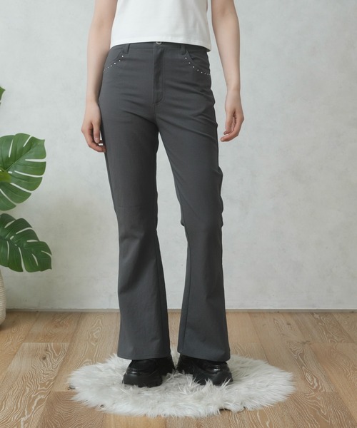 FCMM(エフシーエムエム)の「STUD FLARE PANTS/スタッズフレアパンツ(その他パンツ・レディース・グレー/ブラック・SMALL/MEDIUM)」の22枚目の写真