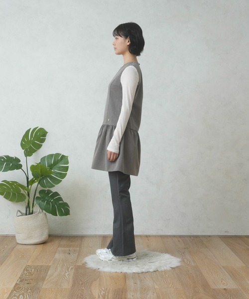 FCMM(エフシーエムエム)の「STUD FLARE PANTS/スタッズフレアパンツ(その他パンツ・レディース・グレー/ブラック・SMALL/MEDIUM)」の17枚目の写真