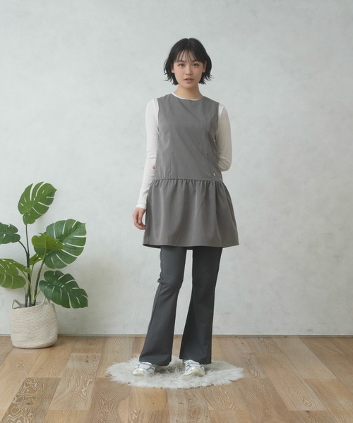 FCMM(エフシーエムエム)の「STUD FLARE PANTS/スタッズフレアパンツ(その他パンツ・レディース・グレー/ブラック・SMALL/MEDIUM)」の18枚目の写真