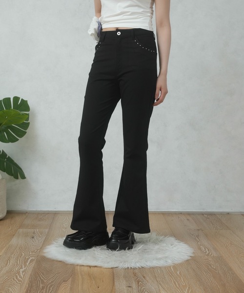 FCMM(エフシーエムエム)の「STUD FLARE PANTS/スタッズフレアパンツ(その他パンツ・レディース・グレー/ブラック・SMALL/MEDIUM)」の3枚目の写真