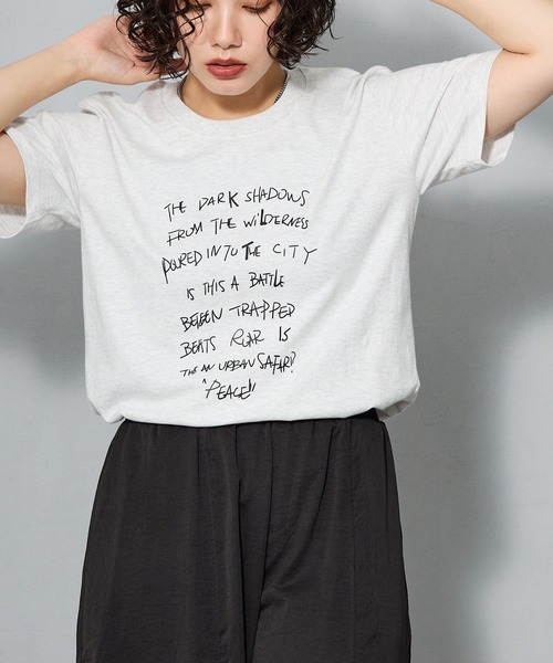 aremoi(アレモイ)の「手書き風メッセージグラフィック 半袖Tシャツ(Tシャツ/カットソー・レディース・ライトグレー・SMALL/MEDIUM/LARGE)」の1枚目の写真