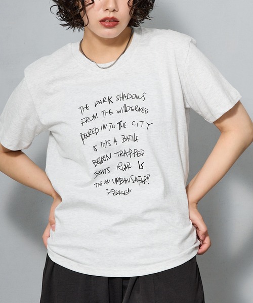 aremoi(アレモイ)の「手書き風メッセージグラフィック 半袖Tシャツ(Tシャツ/カットソー・レディース・ライトグレー・SMALL/MEDIUM/LARGE)」の10枚目の写真