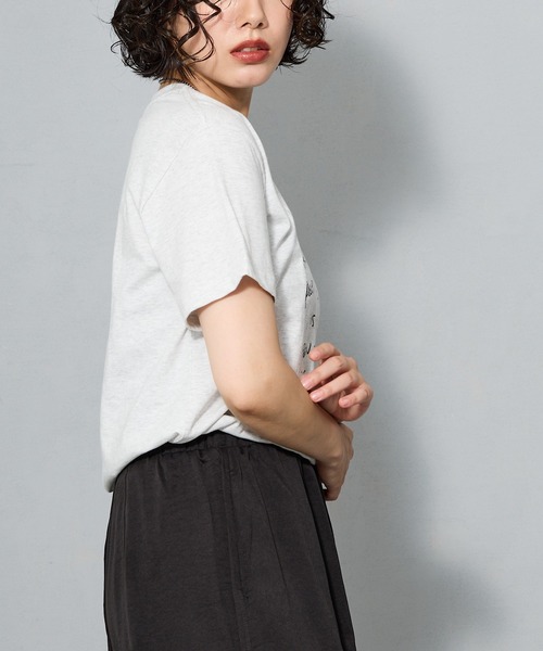 aremoi(アレモイ)の「手書き風メッセージグラフィック 半袖Tシャツ(Tシャツ/カットソー・レディース・ライトグレー・SMALL/MEDIUM/LARGE)」の3枚目の写真