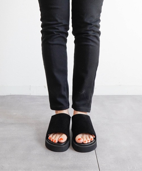 Fabby fabby(ファビィーファビィー)の「4.2cm厚底プラットフォームサンダル(サンダル・レディース・ブラウン/ブラック系その他/ブラック・SMALL/MEDIUM/LARGE)」の20枚目の写真