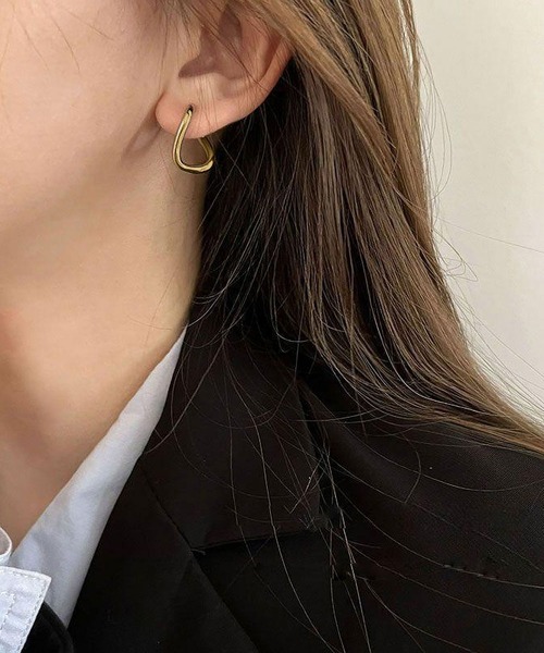 LA VORAGINE（ラ ヴォラジネ）の「不規則ピアス レディース デザイン シンプル 高級感 上品（ピアス（両耳用）・レディース・シルバー/ゴールド・FREE）」の2枚目の写真