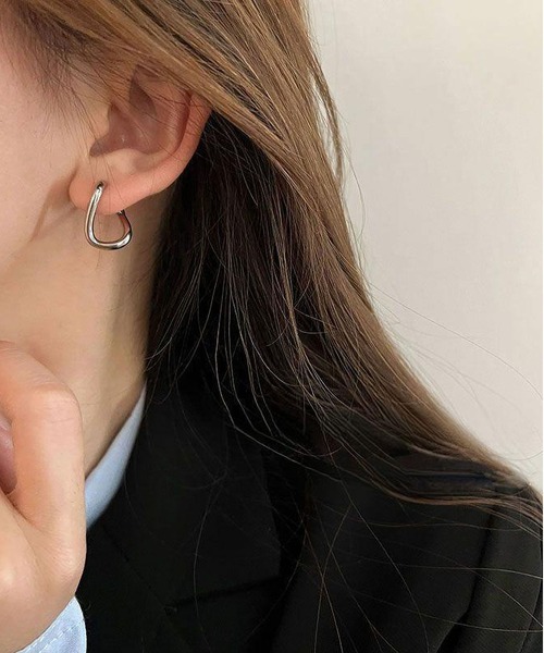 LA VORAGINE（ラ ヴォラジネ）の「不規則ピアス レディース デザイン シンプル 高級感 上品（ピアス（両耳用）・レディース・シルバー/ゴールド・FREE）」の10枚目の写真