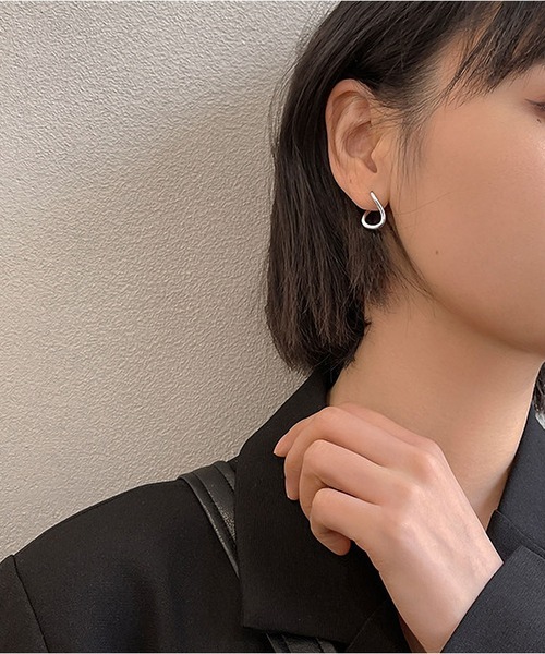 LA VORAGINE（ラ ヴォラジネ）の「不規則ピアス レディース デザイン シンプル 高級感 上品（ピアス（両耳用）・レディース・シルバー/ゴールド・FREE）」の16枚目の写真