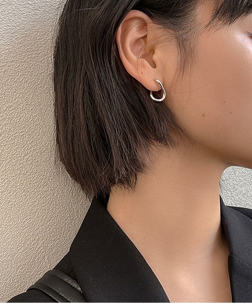 LA VORAGINE（ラ ヴォラジネ）の「不規則ピアス レディース デザイン シンプル 高級感 上品（ピアス（両耳用）・レディース・シルバー/ゴールド・FREE）」の3枚目の写真