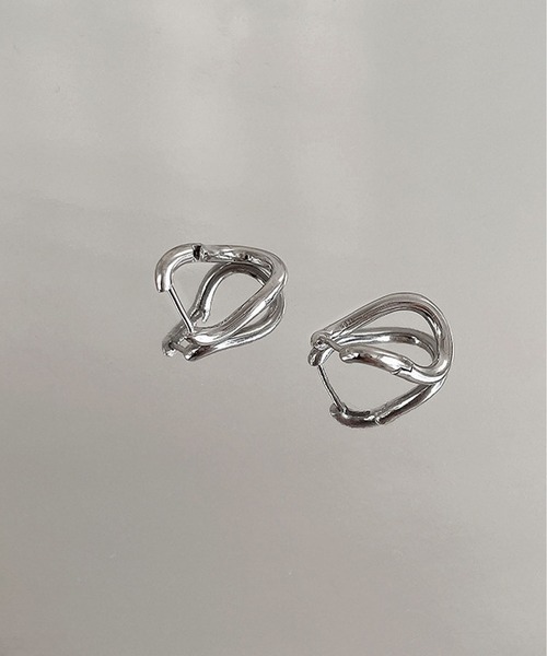 LA VORAGINE（ラ ヴォラジネ）の「不規則ピアス レディース デザイン シンプル 高級感 上品（ピアス（両耳用）・レディース・シルバー/ゴールド・FREE）」の7枚目の写真