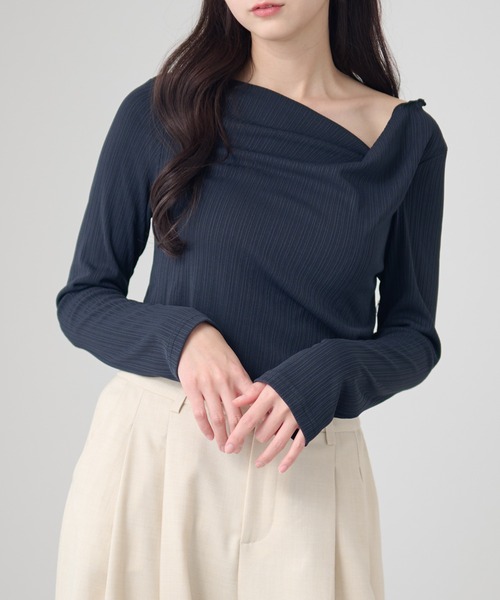 DAYRA(デイラ)の「ドレープネック アシンメトリー 長袖 リブ トップス(Tシャツ/カットソー・レディース・チャコールグレー/グリーン/ブラック・FREE/S)」の3枚目の写真