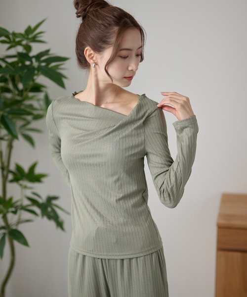 DAYRA(デイラ)の「ドレープネック アシンメトリー 長袖 リブ トップス(Tシャツ/カットソー・レディース・チャコールグレー/グリーン/ブラック・FREE/S)」の1枚目の写真