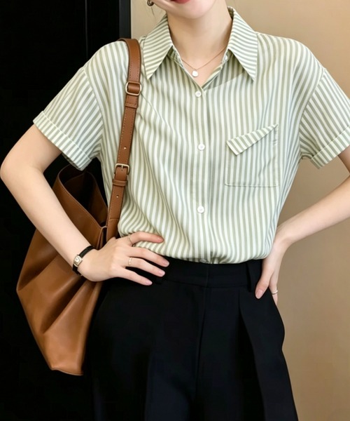 LUCPY（ラクピー）の「ストライプ半袖シャツブラウス（シャツ/ブラウス・レディース・グリーン・MEDIUM/LARGE/X-LARGE/SMALL）」の2枚目の写真