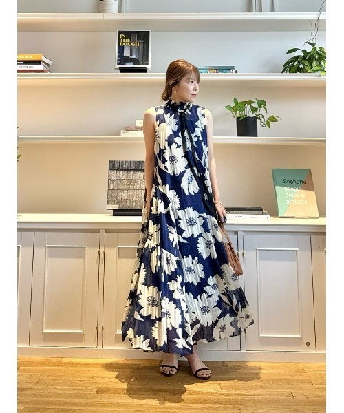 allureville(アルアバイル)の「WEB 一部店舗展開 シアーヨウリュウワンピース(ワンピース・レディース・ブルー系その他・2/1)」の3枚目の写真