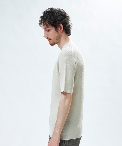 MEN'S BIGI(メンズビギ)の「ハイゲージジャカード 薄手モックネックサマーニット<持続冷感>(Tシャツ/カットソー・メンズ・オフホワイト/ピンク/ネイビー/ターコイズブルー・04/01/03/02)」の8枚目の写真