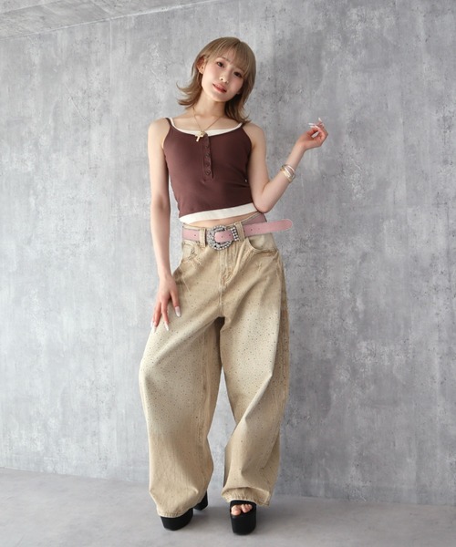 CECIL McBEE(セシルマクビー)の「ベルト付きカーブカラーデニムパンツ(デニムパンツ・レディース・ピンク/イエロー・61/64)」の3枚目の写真