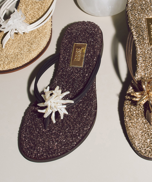 GRISE(グリーズ)の「《WEB+一部店舗限定》GRISE SEA MOTIF トングサンダル(サンダル・レディース・カーキ/ブラウン/アイボリー・LARGE/MEDIUM/SMALL/X-LARGE)」の2枚目の写真