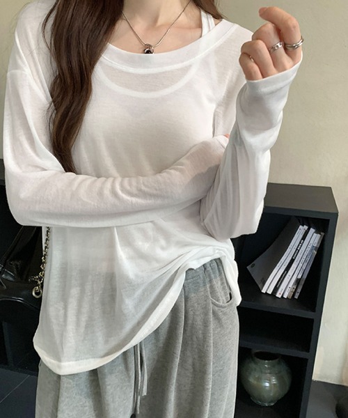 2ly2(トゥーリートゥー)の「ゆるっと着こなす大人カジュアル♪透け感トップス&タンクセット(Tシャツ/カットソー・レディース・ホワイト/ブラック/ベージュ・FREE)」の2枚目の写真