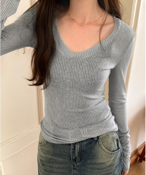 Vini(ヴィニ)の「シアーリブVネックタイトシースルートップス(Tシャツ/カットソー・レディース・ライトグレー/ブラック・MEDIUM)」の7枚目の写真