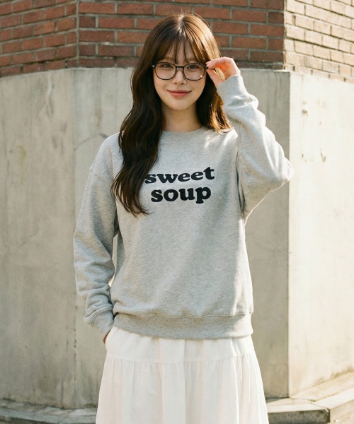 SWEET SOUP(スウィートスープ)の「スウィートハートレタリングオーバーサイズスウェットシャツ(WCRLTF2)(Tシャツ/カットソー・レディース・ブラック/チャコールグレー/ライトグレー・55/66㎝~76㎝)」の7枚目の写真