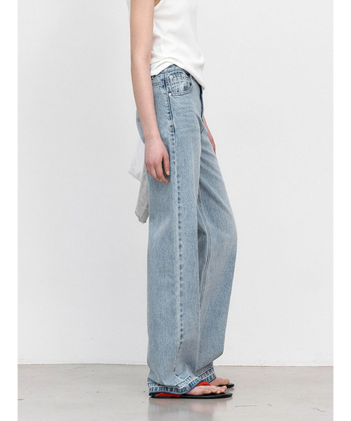 ATELIER NAIN（アトリエナイン）の「CLASSIC STRAIGHT DENIM PANTS (X-PT-5799)（デニムパンツ・レディース・ライトブルー/ブルー・MEDIUM/SMALL/LARGE）」の4枚目の写真