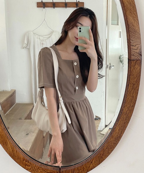 Girly Doll(ガーリードール)の「スクエアネックステッチワンピース(ワンピース・レディース・キャメル/ホワイト・FREE)」の12枚目の写真