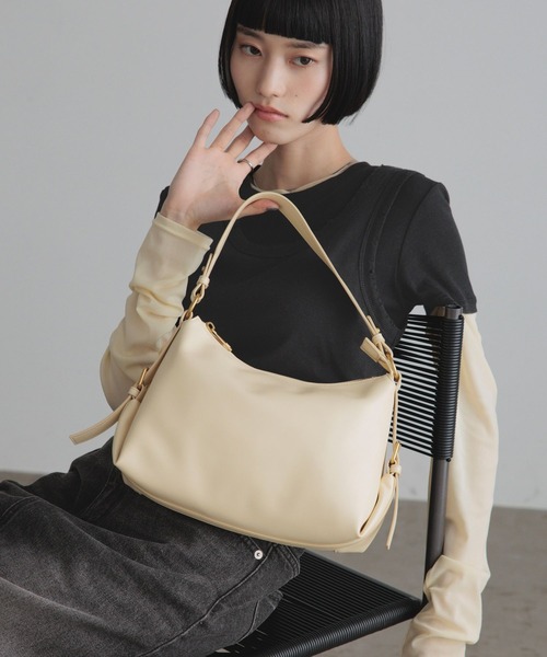 LOWRYS FARM（ローリーズファーム）の「【500mlペットボトル収納可】２ＷＡＹワンショルダーＢＡＧ　1051651（ハンドバッグ・レディース・イエロー/ブラウン/ブラック・FREE）」の3枚目の写真