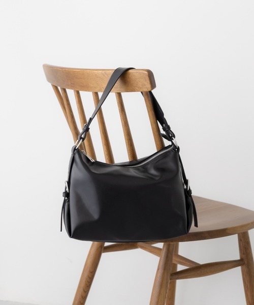 LOWRYS FARM（ローリーズファーム）の「【500mlペットボトル収納可】２ＷＡＹワンショルダーＢＡＧ　1051651（ハンドバッグ・レディース・イエロー/ブラウン/ブラック・FREE）」の2枚目の写真