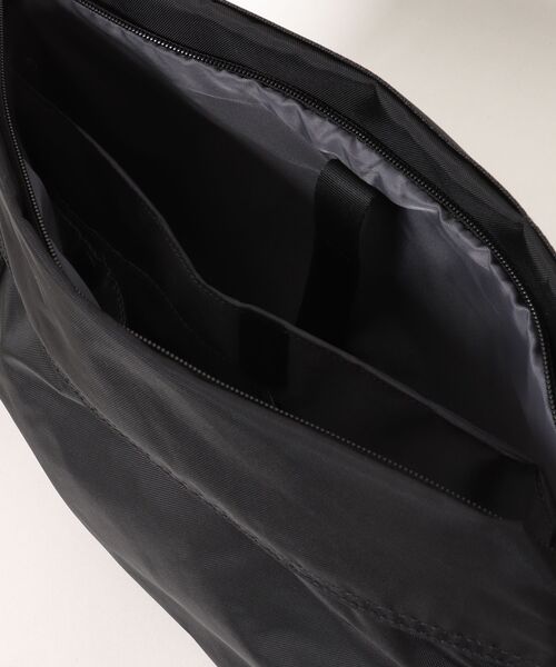 ace.(エース)の「サニ 横型ショルダーバッグ A4/13.3インチPC収納 20403(ショルダーバッグ・レディース・ブラック/グレー・FREE)」の18枚目の写真
