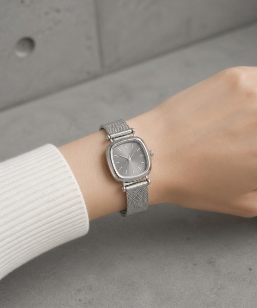 Burner(バーナー)の「【lux sea jewelry(ラックス・シー・ジュエリー)】メッシュベルト スクエア腕時計 lux-anawatch-22-5(アナログ腕時計・レディース・シルバー/ブラック・FREE)」の1枚目の写真