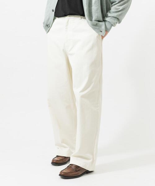 URBAN RESEARCH（アーバンリサーチ）の「CINCH BACK CHINO PANTS（その他パンツ・メンズ・アイボリー/ブラック・LARGE/MEDIUM）」の4枚目の写真