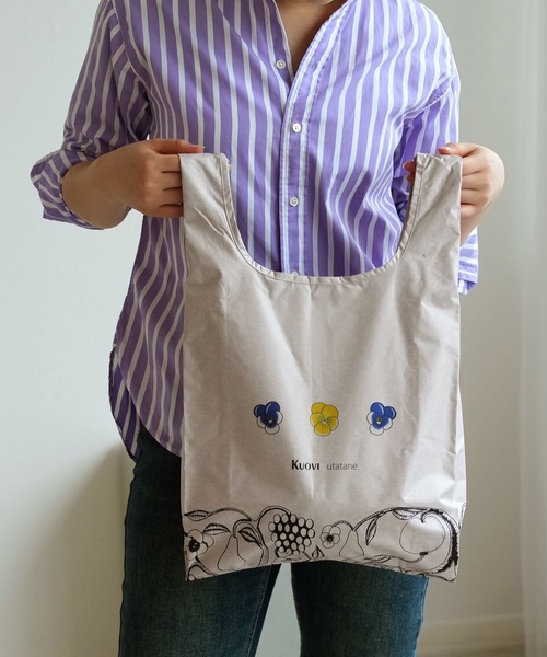 utatane(ウタタネ)の「エコバッグ utatane×KUOVI ブラックオーチャード 抱っこ るぴよん 収納ポーチ付き(エコバッグ/サブバッグ・レディース・クリーム/スモークピンク/ライトグリーン/ベージュ/ラベンダー/グレー・FREE)」の6枚目の写真