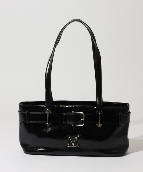 MUCENT（ムセント）の「【MUCENT/ムセント】SENTIC METAL LOGO FRONT BELTED LEATHER SHOULDER BAG UNISEX/センティック メタル ロゴ フロント ベルテッド レザー ショルダーバッグ ユニセックス（ショルダーバッグ・レディース・ブラック・FREE）」の2枚目の写真
