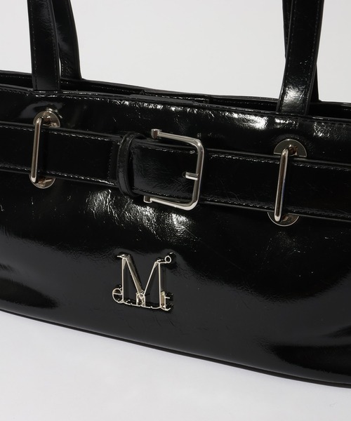 MUCENT（ムセント）の「【MUCENT/ムセント】SENTIC METAL LOGO FRONT BELTED LEATHER SHOULDER BAG UNISEX/センティック メタル ロゴ フロント ベルテッド レザー ショルダーバッグ ユニセックス（ショルダーバッグ・レディース・ブラック・FREE）」の8枚目の写真