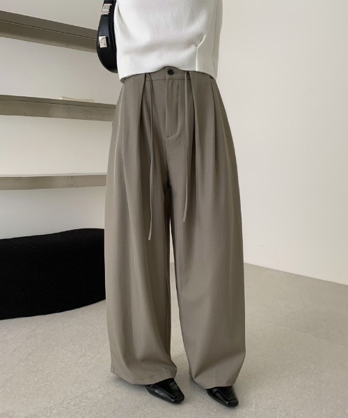 COCOMOMO(ココモモ)の「【カラー×サイズ展開あり】 ディープタックワイドスラックスパンツ タックワイドパンツ ワイドパンツ スラックス パンツ タックパンツ ストレート きれいめ オフィス オフィスカジュアル(スラックス・レディース・ダークグレー/ブラック/ブラウン・M/L/S)」の15枚目の写真