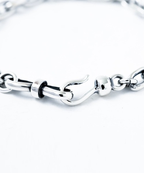 STUDIOUS(ステュディオス)の「【WAKAN SILVER SMITH】BN-063 Mebiusu hook bracelet (S)(ブレスレット・メンズ・シルバー・FREE)」の2枚目の写真