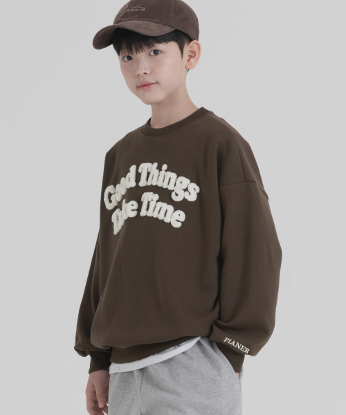 PIANER KIDS(ピアネールキッズ)の「ブークル刺繍オーバーサイズスウェット(ブラウン)(スウェット・レディース・ブラウン・S(120-130cm)/M(130-140cm)/L(140-150cm)/XL(150-160㎝))」の1枚目の写真