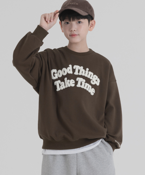 PIANER KIDS(ピアネールキッズ)の「ブークル刺繍オーバーサイズスウェット(ブラウン)(スウェット・レディース・ブラウン・S(120-130cm)/M(130-140cm)/L(140-150cm)/XL(150-160㎝))」の3枚目の写真
