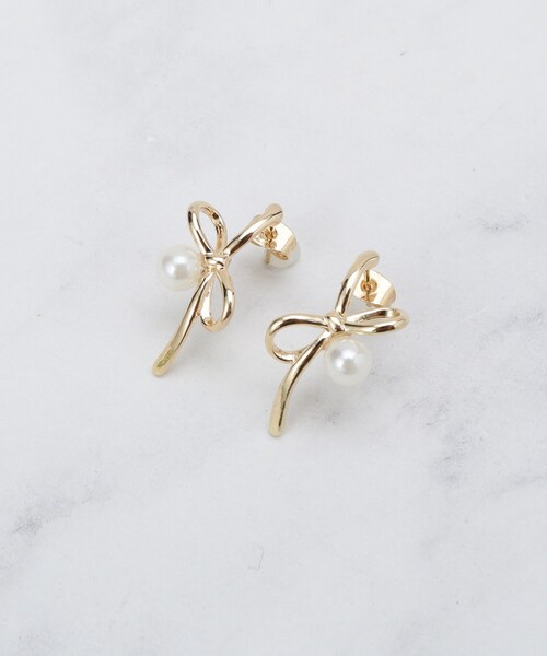 couture brooch(クチュールブローチ)の「リボンモチーフピアス(ピアス(両耳用)・レディース・ゴールド・00)」の2枚目の写真