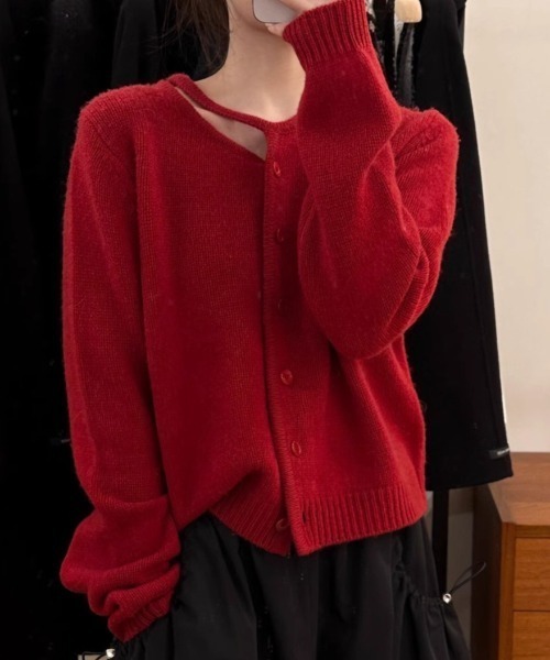 NoBelle（ノベル）の「デコルテラインカットアウトニットカーディガン（カーディガン/ボレロ・レディース・レッド/ブラック/ホワイト/グレー・FREE）」の5枚目の写真