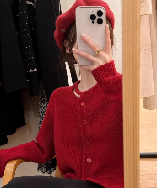 NoBelle（ノベル）の「デコルテラインカットアウトニットカーディガン（カーディガン/ボレロ・レディース・レッド/ブラック/ホワイト/グレー・FREE）」の8枚目の写真
