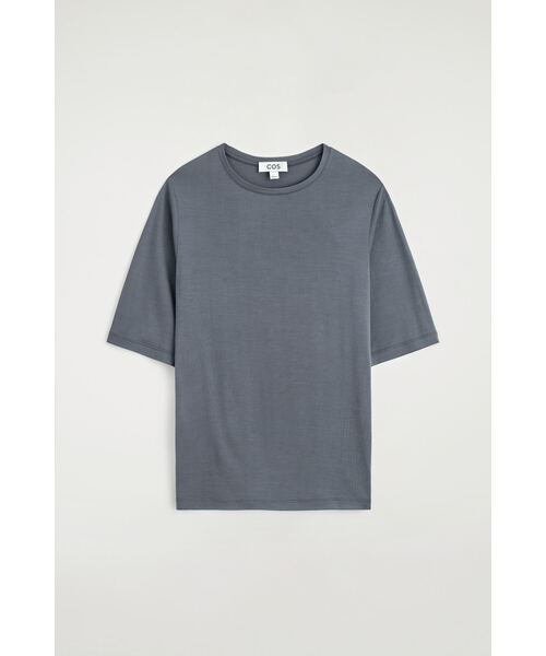 COS(コス)の「シルクジャージーTシャツ(Tシャツ/カットソー・レディース・ブルー系その他2・XL/L/M/S/XS)」の2枚目の写真